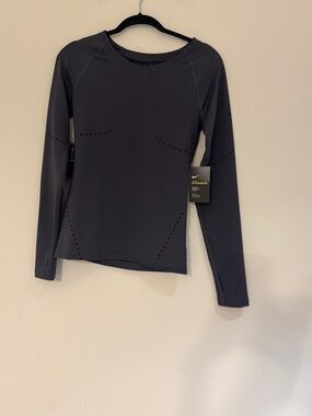 NIKE PRO HYPERWARM TIGHT FIT
TRAINING GYM LONG SLEEVE TOP